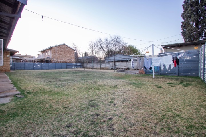 To Let 11 Bedroom Property for Rent in Die Bult North West